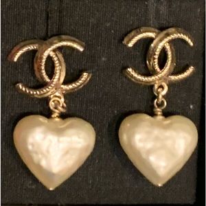 Authentic Chanel CC pearly Heart dangle earrings. Brand new unused